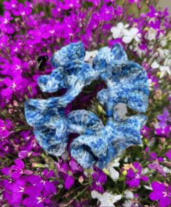 Scrunchie/gehäkelt/dunkelblau-gemustert