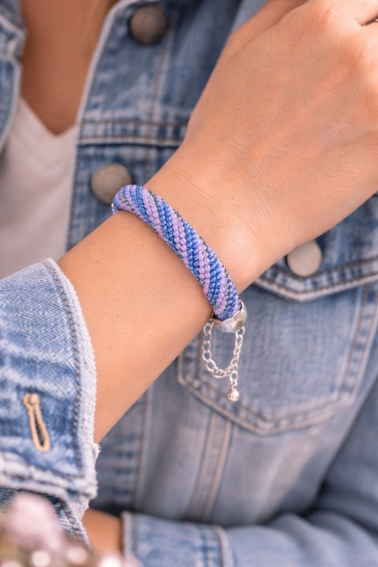 Perlenzauber – handgehäkeltes Unikat-Armband – Bild 2