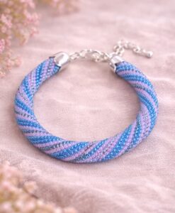 Perlenzauber – handgehäkeltes Unikat-Armband