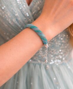 boho-perlenarmband-gehaekelt-tuerkis-silber