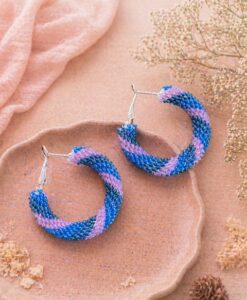 Miyuki Perlen-Creolen: Handgehäkelt in Blau & Rosa